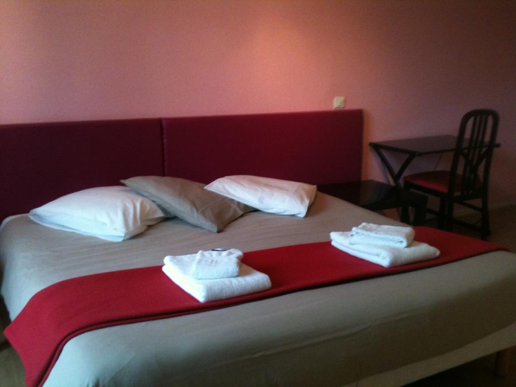 Le Clos Fleuri Bourg-de-Thizy Room photo