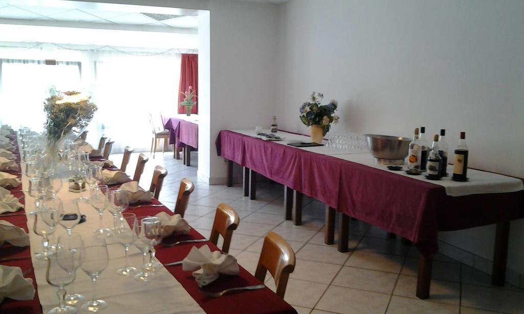 Le Clos Fleuri Bourg-de-Thizy Exterior photo
